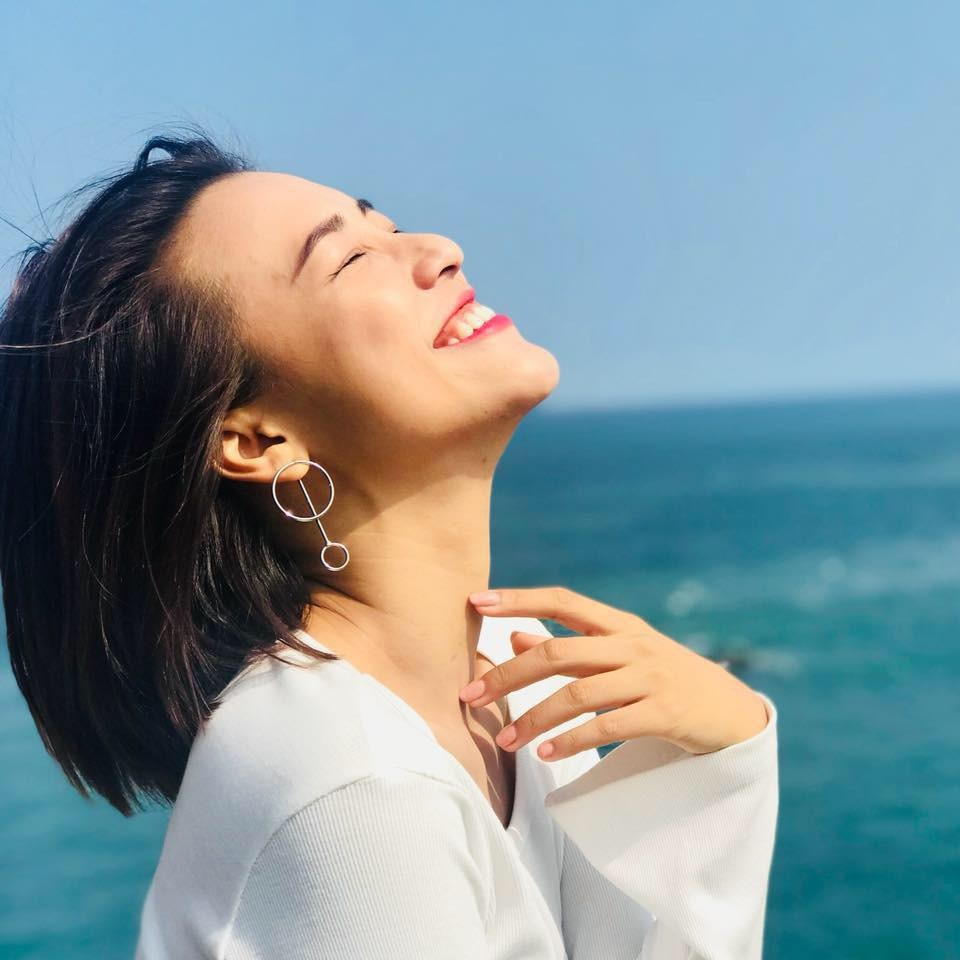 Những mỹ nhân Việt ngày càng quyến rũ “đốt cháy người nhìn” sau chia tay - 25 “Nếu là Hoàng Oanh của trước đây, tôi sẽ khóc khi phải cắt đi mái tóc dài. Tuy nhiên, ở thời điểm hiện tại, khi trải qua nhiều thăng trầm, tôi muốn thay đổi hình ảnh mới, để người hâm mộ không bị nhàm chán. Mái tóc này trở thành dấu ấn đầu tiên tôi tạo ra trong hành trình thay đổi bản thân, cô chia sẻ với PV Dân trí.