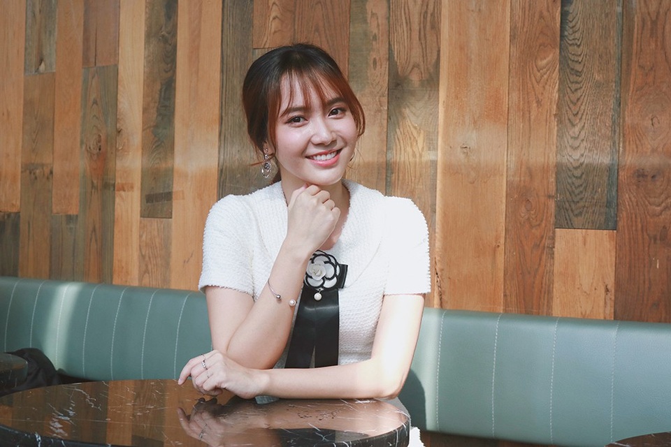 “Thánh nữ Bolero” Jang Mi: “Sốc vì nổi tiếng chỉ sau một đêm” - 4 Jang Mi chia sẻ bị nam ca sĩ S.T cướp nụ hôn đầu đời khiến nhiều người khá bất ngờ