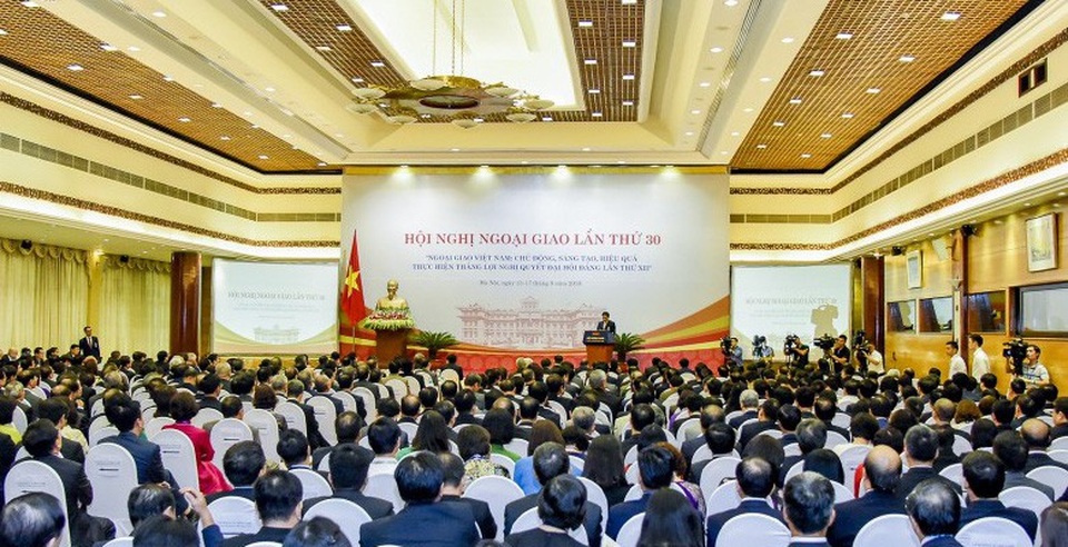 Tổng Bí thư: “Bảo vệ lợi ích quốc gia - dân tộc và tôn trọng luật pháp quốc tế” - 2 Hội nghị Ngoại giao 30 diễn ra trong giai đoạn quan trọng, tình hình thế giới có nhiều diễn biến mới, phức tạp và khó lường (ảnh: Hữu Nghị)