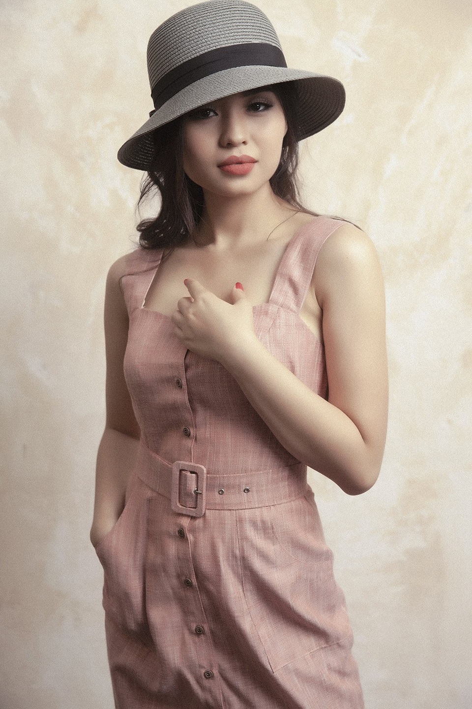 Con gái Duy Phương muốn là chỗ dựa cho mẹ sau biến cố gia đình - 5 Lê Lộc cũng chia sẻ thêm, từ nay đến cuối năm, cô khá bận rộn ở phim trường cũng như trong studio để hoàn thành các vai diễn, vị trí MC của mình.