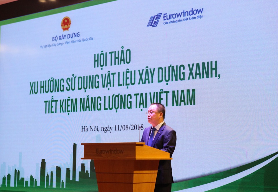 "Ngọn đuốc" của người đi đầu một lần nữa được thắp lên từ Eurowindow - 2 Ông Nguyễn Cảnh Hồng - Tổng Giám đốc Eurowindow phát biểu khai mạc Hội thảo.