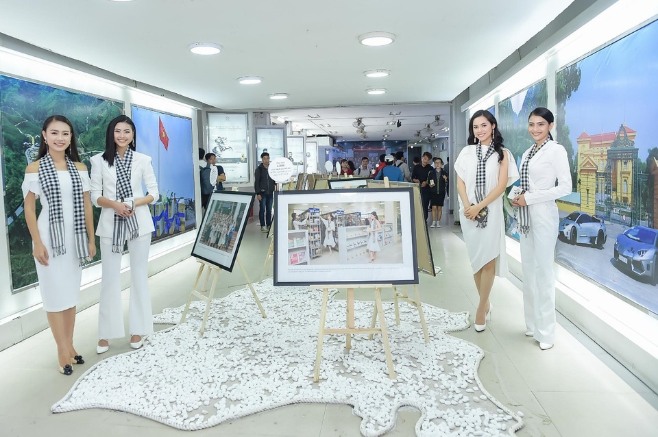 12 Hoa hậu, Á hậu tỏa sáng tại ngày hội “Hành trình từ trái tim” - 3 12 Hoa hậu, Á hậu tỏa sáng tại ngày hội “Hành trình từ trái tim” - 3