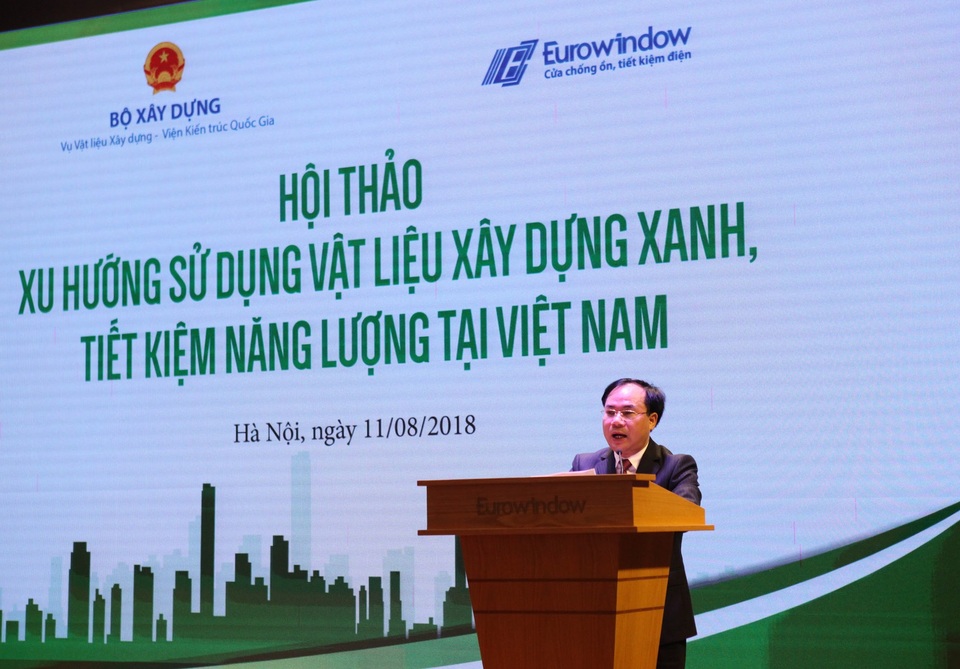 "Ngọn đuốc" của người đi đầu một lần nữa được thắp lên từ Eurowindow - 3 Thứ trưởng Bộ Xây dựng Nguyễn Văn Sinh phát biểu chào mừng. Hội thảo vinh dự nhận được sự góp mặt của các lãnh đạo cấp cao: Thứ trưởng Bộ Xây dựng - Nguyễn Văn Sinh, Vụ trưởng Vụ Vật liệu xây dựng - Phạm Văn Bắc, Viện trưởng Viện kiến trúc Quốc gia - Đỗ Thanh Tùng.