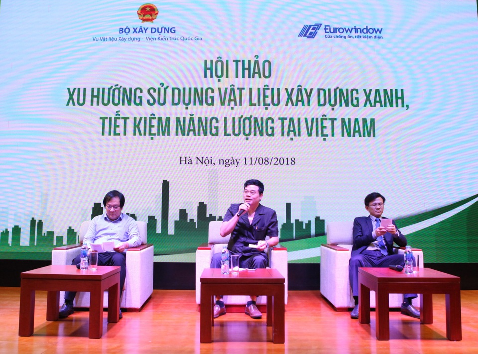 "Ngọn đuốc" của người đi đầu một lần nữa được thắp lên từ Eurowindow - 5 20 phút đàm thoại sôi nổi cuối hội thảo giữa 3 diễn giả và hơn 200 khách mời tham dự thể hiện sự quan tâm sâu sắc của các khách mời tới chủ đề hội thảo.