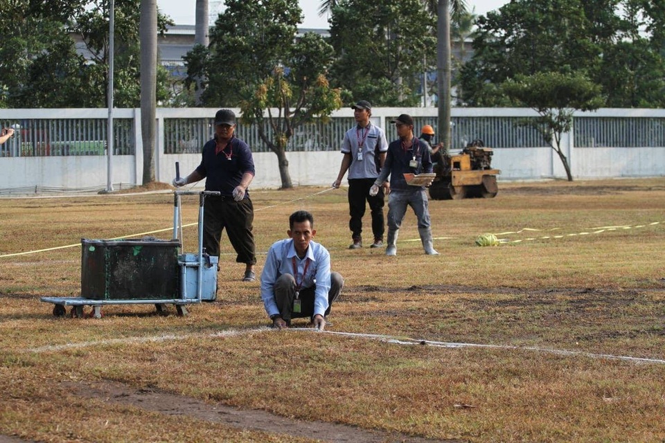 Olympic Việt Nam tập trên mặt sân như ruộng cày tại Indonesia - 5 Olympic Việt Nam tập trên mặt sân như ruộng cày tại Indonesia - 5