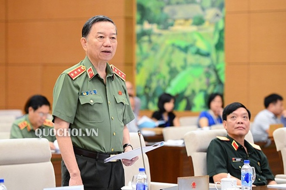 Bộ trưởng Công an "điểm tên" tội phạm công nghệ cao - 2 Một trong những nhóm vấn đề dành cho Bộ trưởng Công an Tô Lâm trong phiên trả lời chất vấn chiều 13/8 là về việc phòng chống tội phạm công nghệ cao
