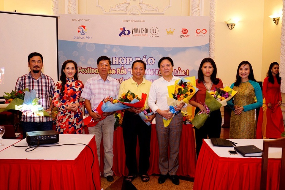 Lần đầu tiên tổ chức Festival múa rối trên phố đi bộ Nguyễn Huệ - 1 Chương trình có sự góp mặt của các nhà hát múa rối trên toàn quốc và những đơn vị nghệ thuật có múa rối như: Nhà hát múa rối Việt Nam, Nhá hát nghệ thuật Phương Nam...Chỉ đạo nghệ thuật và Tổng đạo diễn chương trình là NSND Vương Duy Biên.