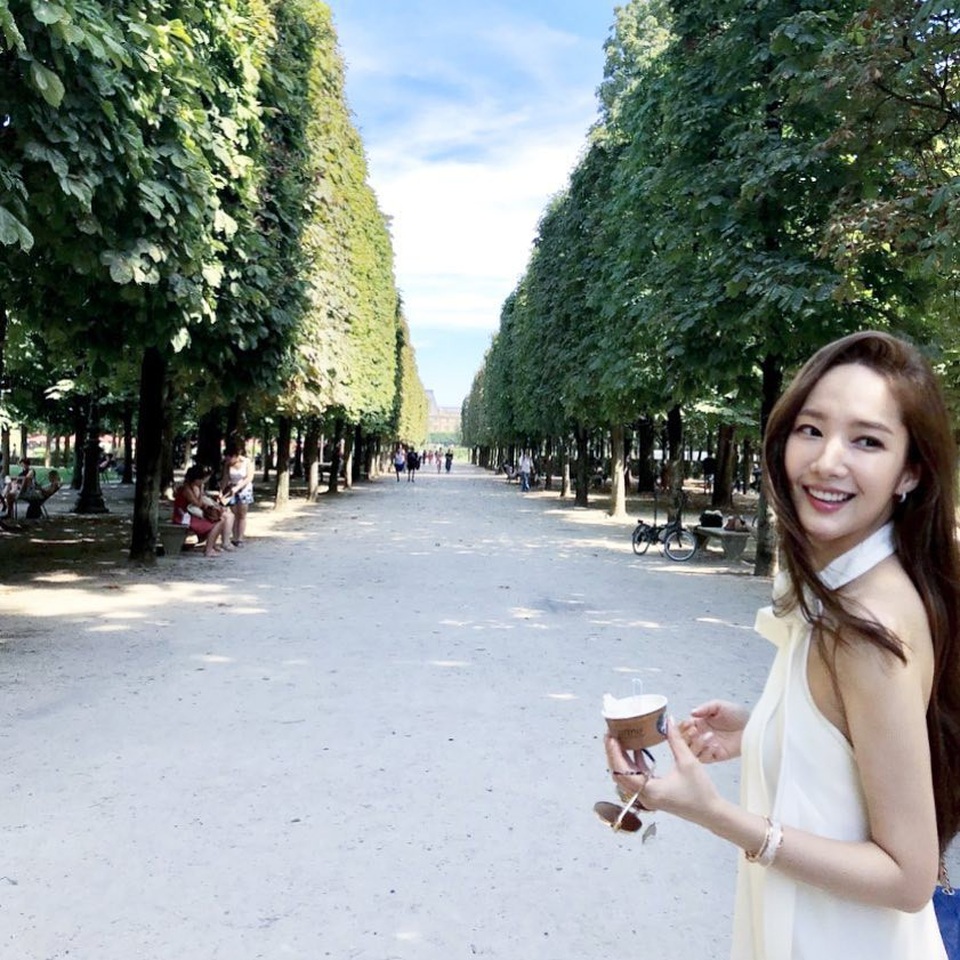 “Tôi là một người rất đơn giản, khi tôi đang ở đâu, tôi sẽ diện trang phục phù hợp với nơi mình đặt chân đến”.