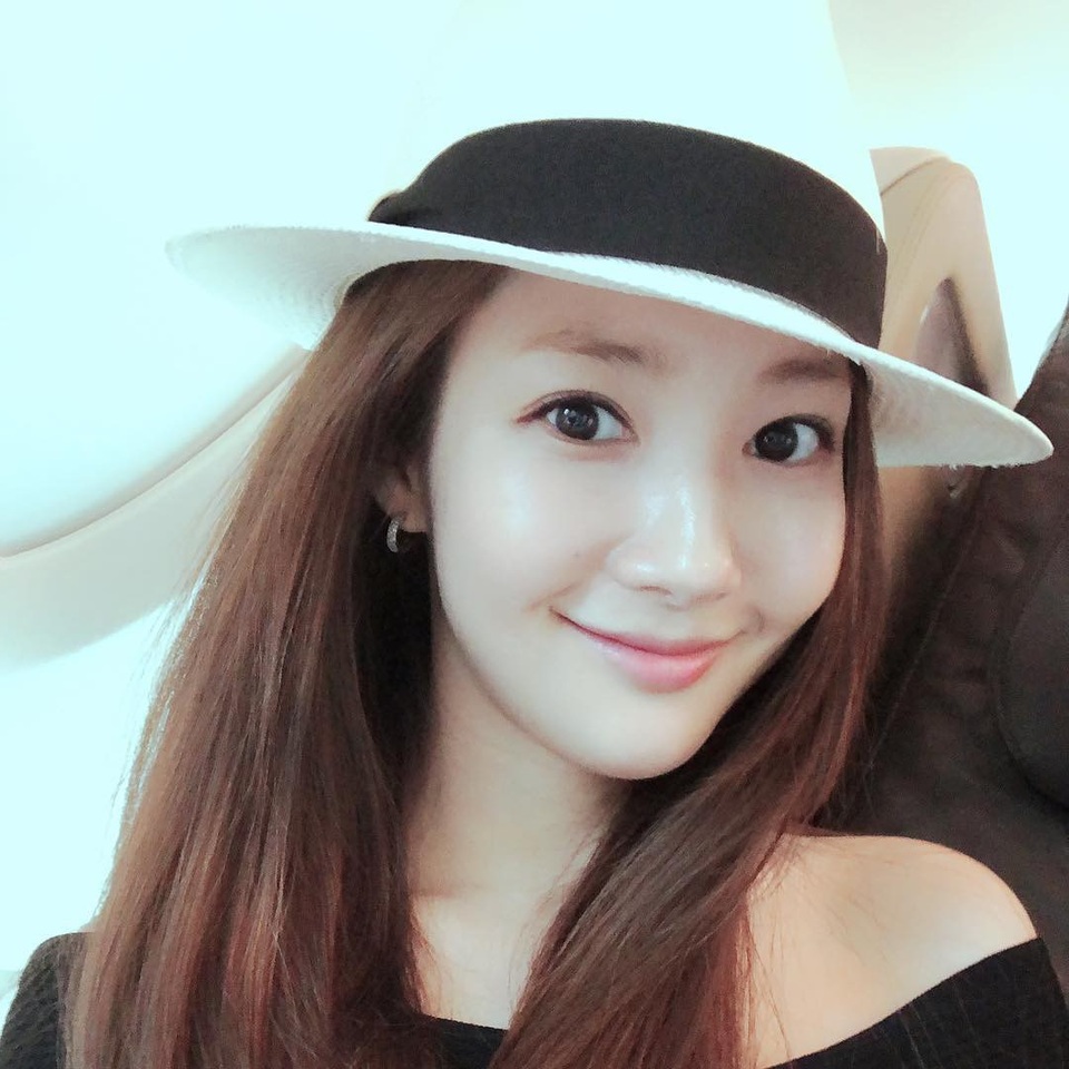 “Nhân vật thư ký Kim Mi So trong phim là một phụ nữ làm việc rất chuyên nghiệp. Bộ phim cho thấy cuộc sống của một người phụ nữ hiện đại phấn đấu cho sự nghiệp. Cô ấy cũng rất bình tĩnh trong hầu hết mọi tình huống, không thể hiện nhiều cảm xúc ra bên ngoài. Điều đó khiến tôi cảm thấy có sự tương đồng. Cô ấy cũng thường nghĩ về những điều khiến mình hạnh phúc nếu mình chuyển sang làm công việc khác. Đôi khi, tôi cũng có cách nghĩ như vậy”.
