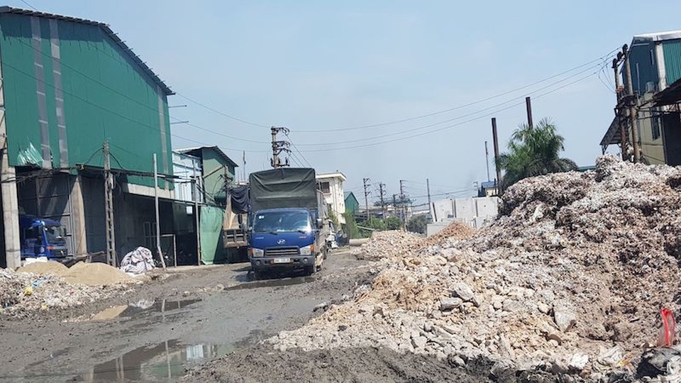 Mục sở thị một trong những thủ phạm khiến sông Cầu giãy chết! - Ảnh 8. Mục sở thị một trong những thủ phạm khiến sông Cầu giãy chết! - Ảnh 8.