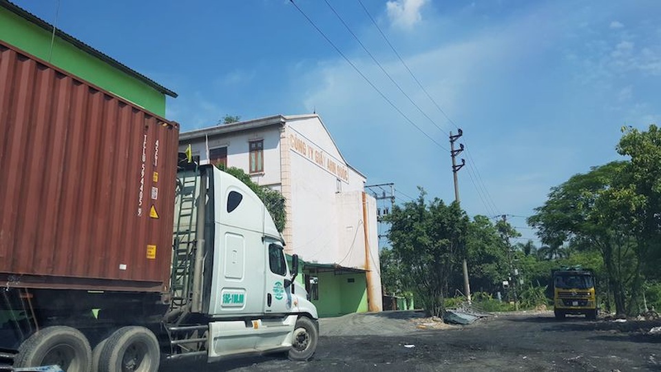 Mục sở thị một trong những thủ phạm khiến sông Cầu giãy chết! - Ảnh 10. Mục sở thị một trong những thủ phạm khiến sông Cầu giãy chết! - Ảnh 10.