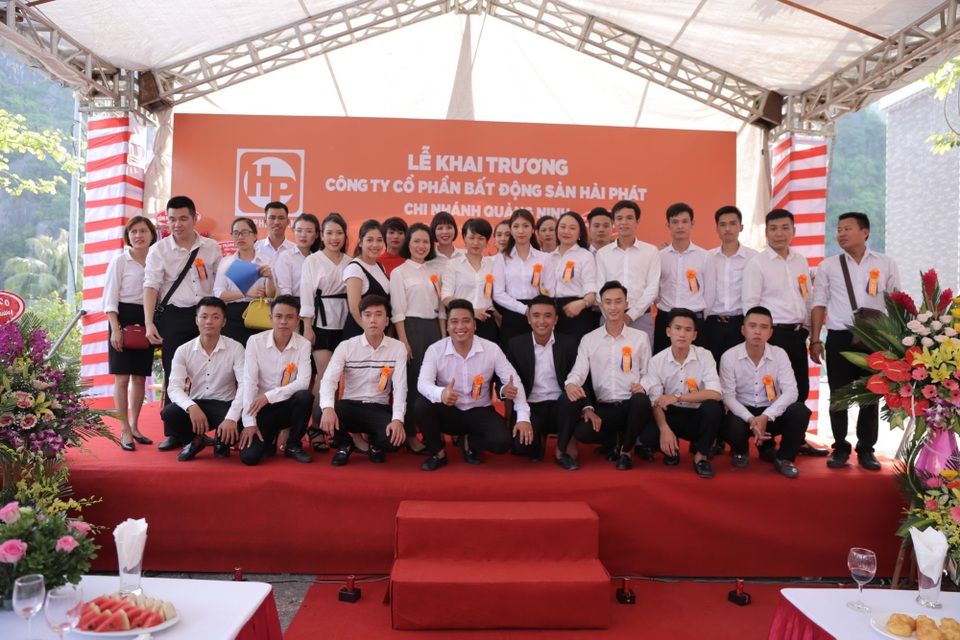 Hải Phát Land khai trương chi nhánh thứ 15 tại Quảng Ninh - 3
Tập thể Cán bộ nhân viên Hải Phát Land chi nhánh Quảng Ninh