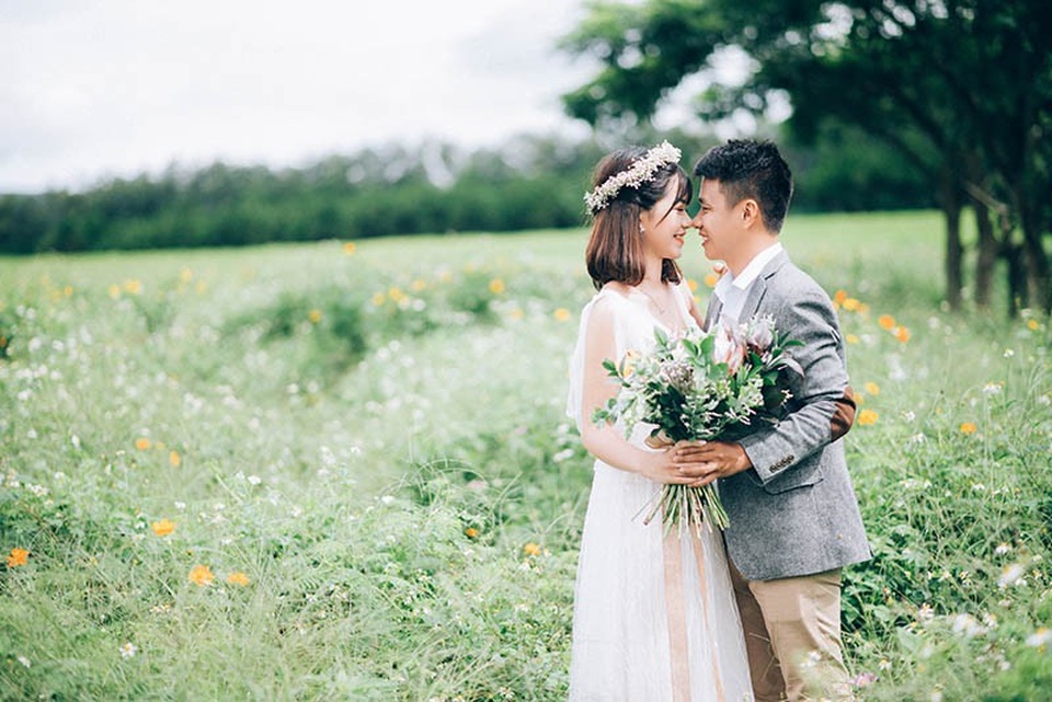 “Chú hãy nói thật đi, cháu là cuộc tình thứ mấy?” - 14
Và tháng 10 sắp tới đây họ sẽ về chung một nhà để viết tiếp câu chuyện tình yêu “ngọt lịm tim”, cùng nhau nối dài thêm hành trình yêu...