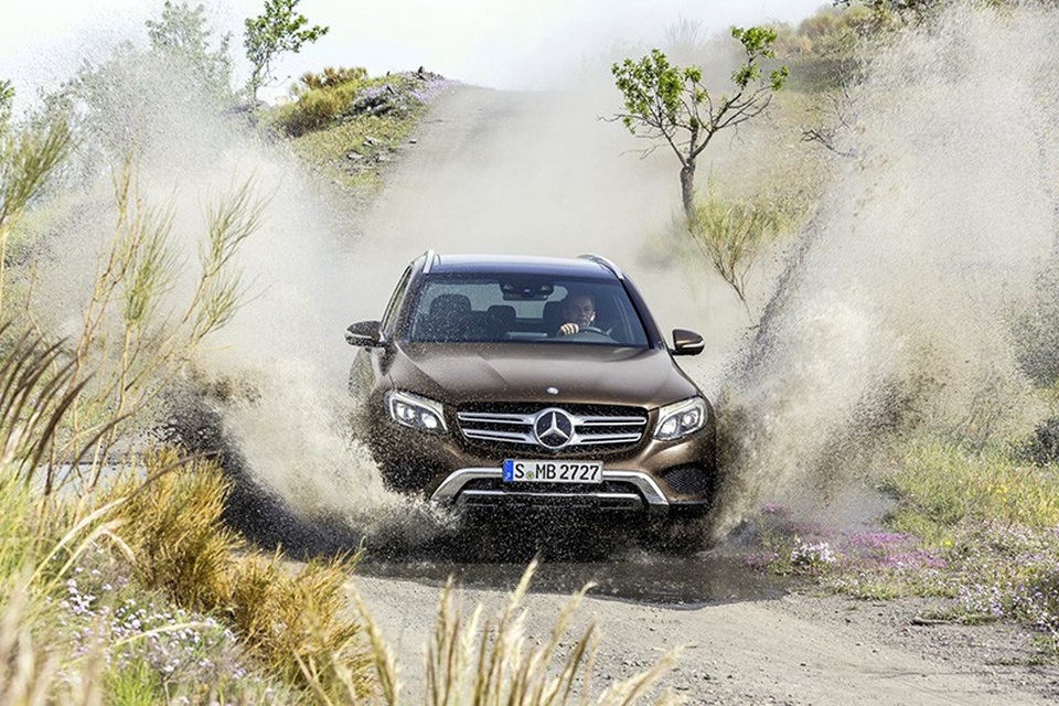 Lội nước với Mercedes-Benz GLC - Có thể "mất oan" cả trăm triệu đồng - 6
Một hình ảnh chính thức của Mercedes-Benz khi giới thiệu về mẫu xe hoàn toàn mới GLC vào năm 2016.