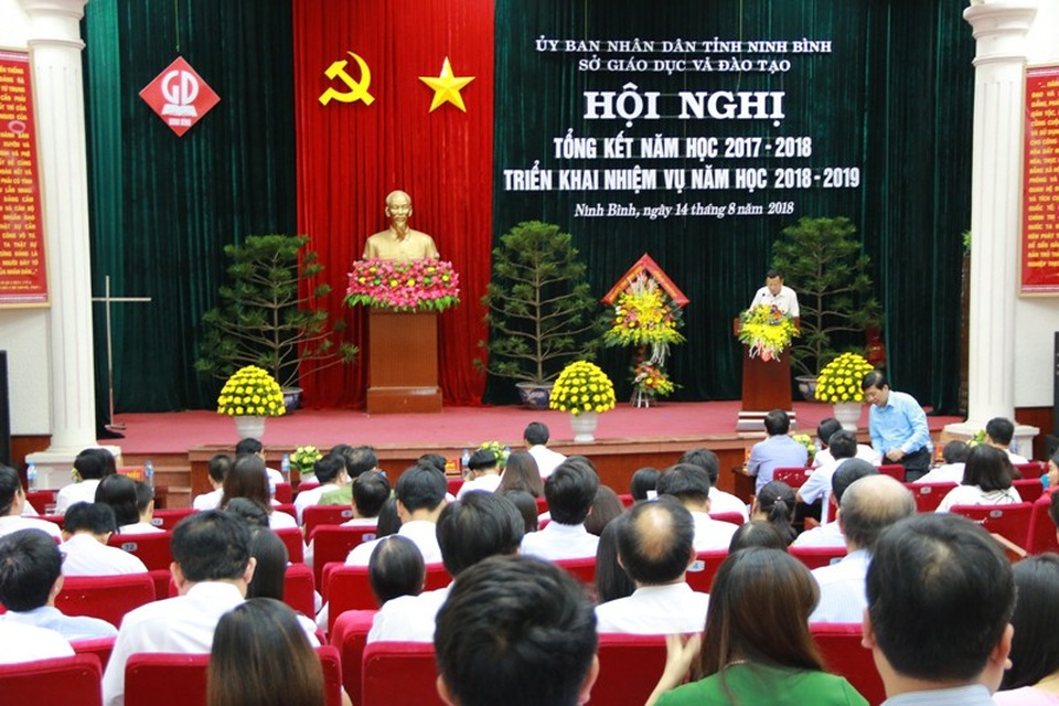Ninh Bình tổng kết năm học 2017 - 2018 - 1
Ngày 14/8, Sở GD&ĐT Ninh Bình tổ chức hội nghị tổng kết năm học 2017 - 2018.