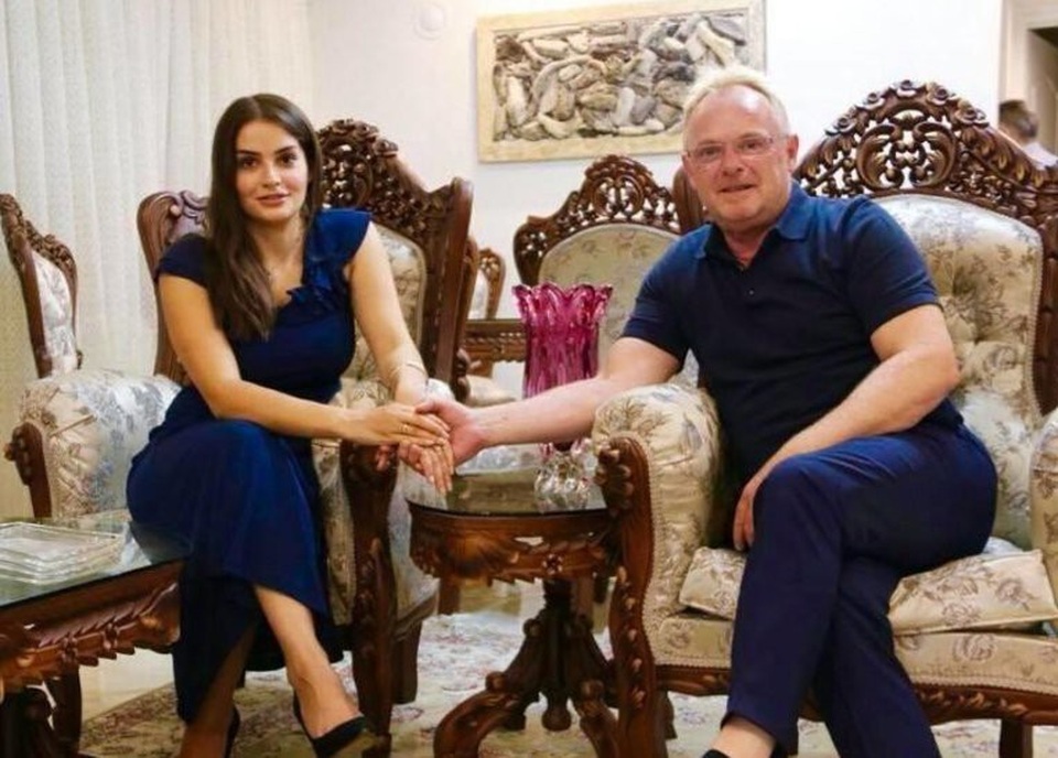 Ông Per Sandberg và bạn gái hoa hậu (Ảnh: Twitter)