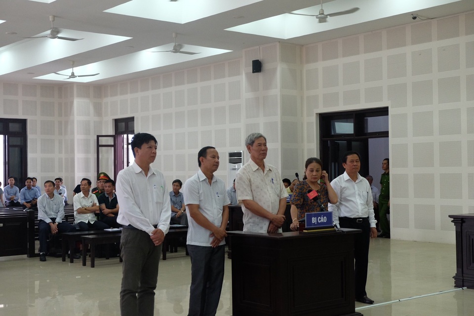 Đà Nẵng mở phiên sơ thẩm lần thứ 4 vụ buôn gỗ lậu kéo dài 7 năm - 2 Các bị cáo tại Toà