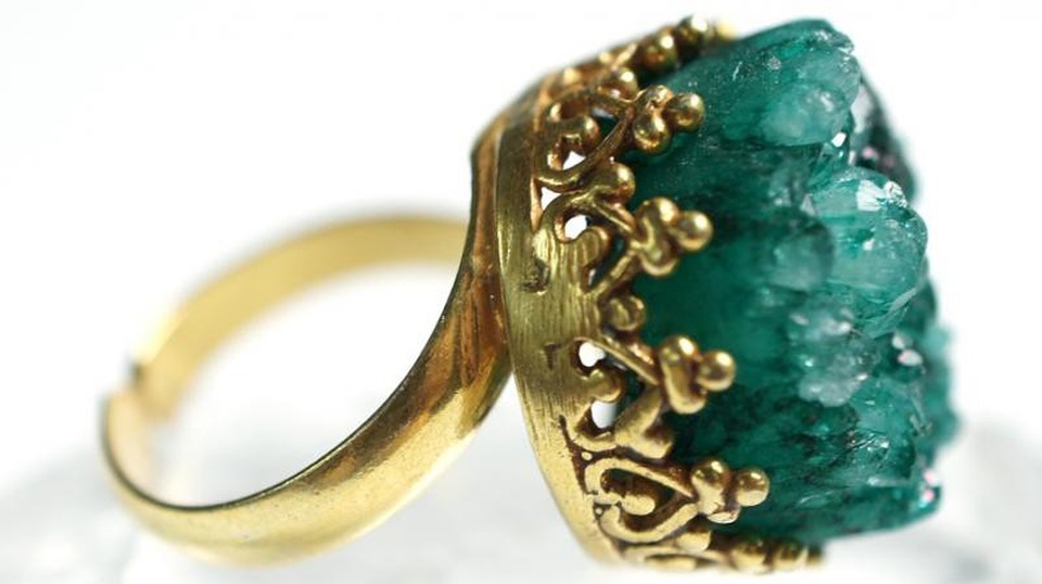 Vớ được chiếc nhẫn cổ trị giá 300 triệu đồng ngoài cánh đồng - 1 Chiếc nhẫn cổ được anh Ben Bishop tìm thấy trên cánh đồng của một nông dân ở Somerset, Anh. (Nguồn: Pixabay)