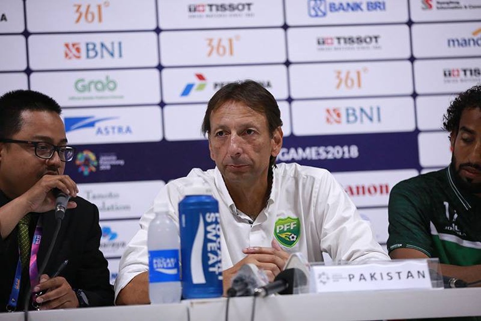 HLV Olympic Pakistan khâm phục đẳng cấp của Olympic Việt Nam - 1
HLV Jose Antonio Nogueira của Olympic Pakistan thừa nhận đội bóng của mình yếu hơn