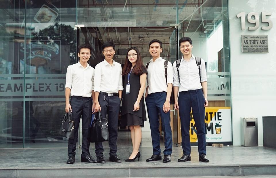 CEO 9X: Học lập trình và dùng “code” để chinh phục thế giới - 1
CEO Nami Corp Giáp Văn Đại (đứng thứ 2 từ trái sang) tham vọng góp phần phát triển cộng đồng blockchain Việt Nam vào top những quốc gia dẫn đầu trong lĩnh vực công nghệ chuỗi khối.