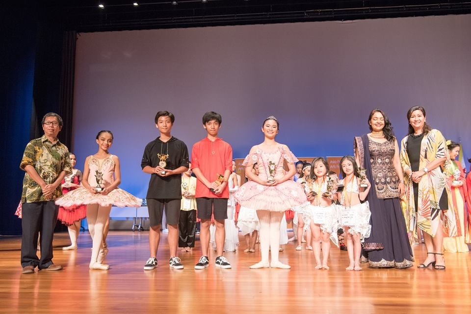 Đoàn Việt Nam giành hai giải Vàng tại Liên hoan nghệ thuật Châu Á - Thái Bình Dương 2018 - 2
2 tiết mục của đoàn Việt Nam nhận giải Vàng.