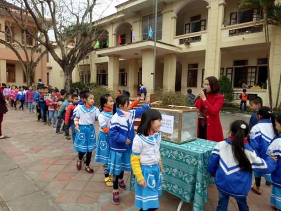 Về nơi công tác khuyến học, khuyến tài “tỏa sáng” - 1 Trường Tiểu học Võ Liêm Sơn (Thiên Lộc) là một trong những địa chỉ nhận được nhiều nguồn hỗ trợ từ các dòng họ. Và ngay tại ngôi trường này, sự hỗ trợ giúp đỡ học sinh nghèo, hoàn cảnh gặp hoạn nạn cũng luôn được chú trọng.