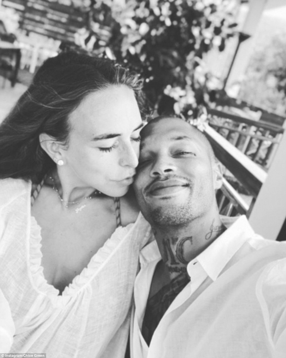 Con gái tỷ phú Topshop lần đầu lộ mặt quý tử - 2
Người đẹp 9X và bạn trai - nam người mẫu từng đi tù kỷ niệm 1 năm yêu nhau bằng chuyến đi này