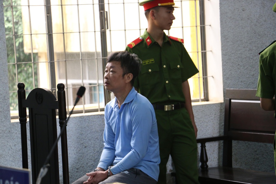 Nguyên Thượng tá Y Tuyến Ksơr  tại phiên tòa