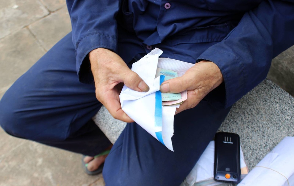 Thương cha già bán hết tài sản vẫn không đủ tiền để cứu con trai - 4 Thương cha già bán hết tài sản vẫn không đủ tiền để cứu con trai - 4