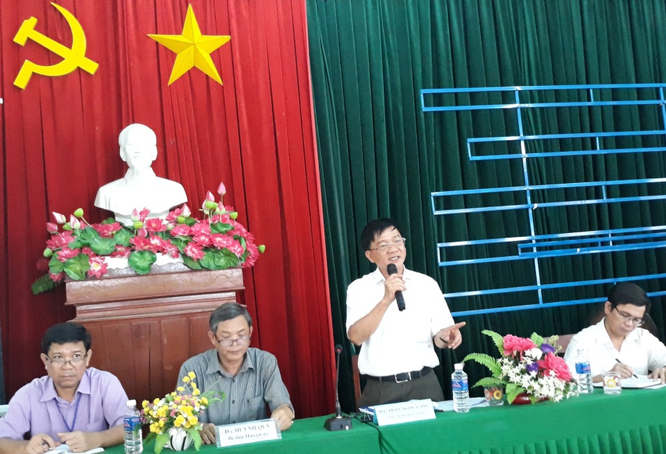 Hàng trăm người "phong tỏa" nhà máy xử lý rác suốt hơn nửa tháng - 3 Chủ tịch UBND tỉnh Quảng Ngãi Trần Ngọc Căng chỉ đạo các cơ quan chức năng phải giám sát, đảm bảo hoạt động của nhà máy xử lý rác không ảnh hưởng đến đời sống người dân