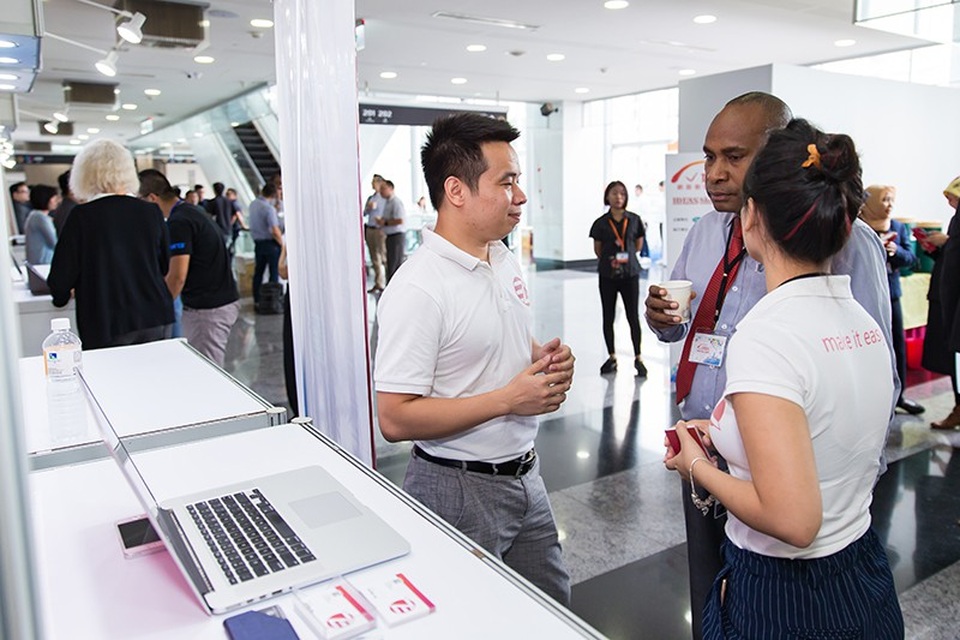 Cựu thủ khoa đại học giành giải nhất Startup IDEAS Show APEC 2018 - 2 Nguyễn Hoàng Giang giới thiệu về sản phẩm của mình tại Hội thảo thường niên về công nghệ dành riêng cho các startup trong khu vực châu Á-Thái Bình Dương với sự tham gia cố vấn từ IDEAS Show APEC 2018.