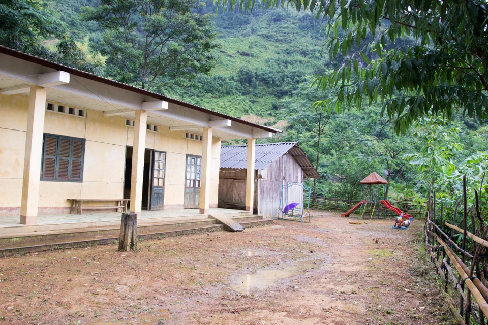Một ngày theo chân cô giáo vùng cao trèo đèo, lội suối dạy học - 14 Một ngày theo chân cô giáo vùng cao trèo đèo, lội suối dạy học - 14