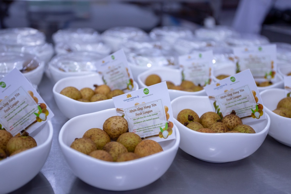 Nhãn lồng tiến Vua vươn danh thế giới - 2 Nhãn lồng Hưng Yên được đưa lên các chuyến bay của Vietnam Airlines từ ngày 15/8