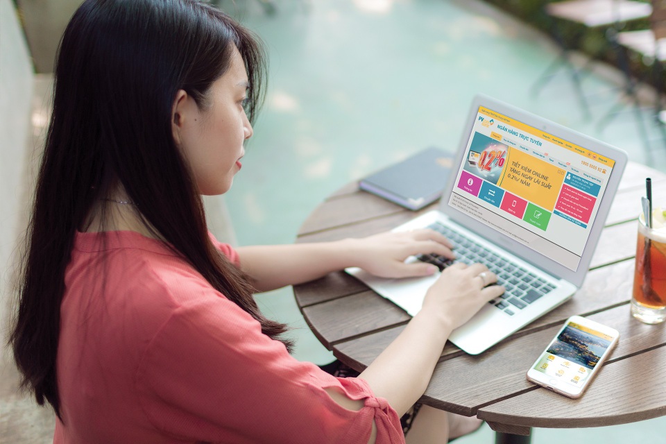 Thanh toán online sẽ dần thay thế văn hóa trả tiền mặt? - 1 PVcomBank đang triển khai hàng loạt khuyến mại dành cho khách hàng sử dụng tiện ích trong gói sản phẩm PV Online Banking.