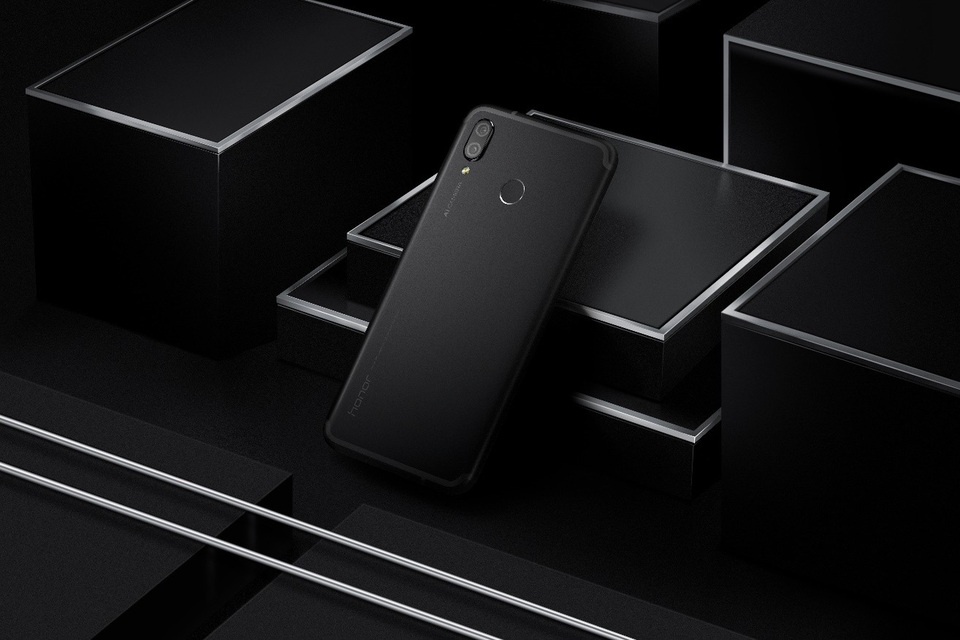 Cộng đồng game thủ Việt hào hứng với smartphone chơi game có AI – Honor Play - 1 Smartphone có thiết kế nguyên khối với bề mặt nhám nhẹ cho cảm giác cầm nắm chắc chắn khi chơi game