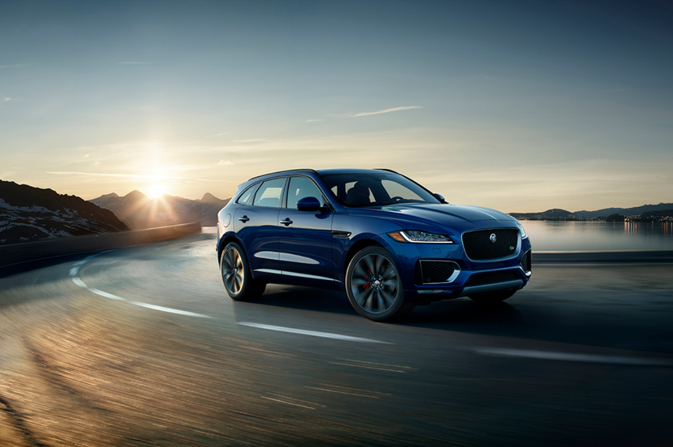 Triển lãm và trải nghiệm Jaguar Land Rover đầu tiên tại Đà Nẵng - 2 Mẫu SUV đầu tiên và danh tiếng của báo đốm Jaguar F-PACE sẽ phô diễn hiệu suất thể thao trên đường đua mô phỏng.
