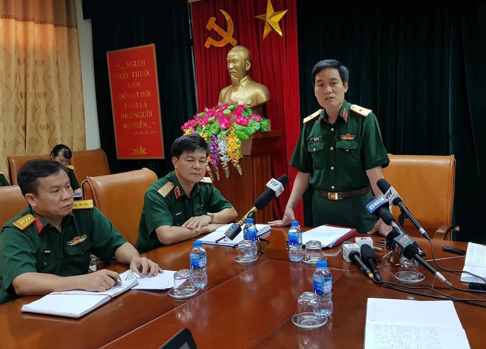 Bệnh viện 103 khẳng định không bảo kê bến bãi xe cứu thương 100 triệu/tháng - 1
Thiếu tướng Trần Viết Tiến, Giám đốc BV 103 xin lỗi bệnh nhân vì có sự việc xe cứu thương bị đòi tiền trong khuôn viên BV.