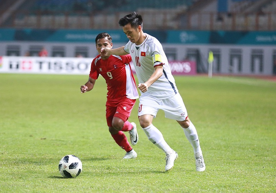 Văn Quyết: “Thật hạnh phúc khi CĐV Việt Nam đã tới sân cổ vũ” - 1
Văn Quyết đang thể hiện được vai trò thủ lĩnh ở Olympic Việt Nam