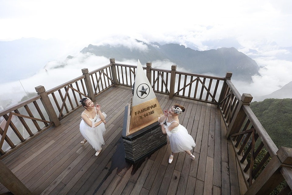 Chiêm ngưỡng bộ ảnh múa ba lê trên đỉnh Fansipan - 2 Điệu múa ba lê đầy quyến rũ.