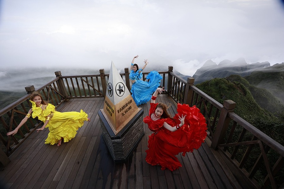 Chiêm ngưỡng bộ ảnh múa ba lê trên đỉnh Fansipan - 12 Đến với Sa Pa du khách đừng quên lên đến đỉnh Fansipan hùng vĩ.