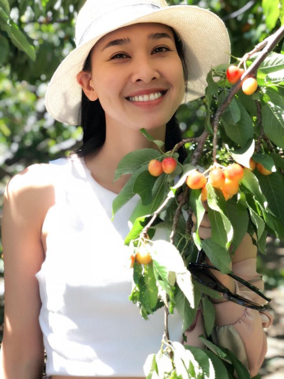 Là một người phụ nữ ai cũng mong một mái ấm gia đình, một nơi bình yên nhất mình trở về nhưng Linh nghĩ điều đó tuỳ duyên thôi, Dương Mỹ Linh chia sẻ quan điểm về hạnh phúc của mình ở thời điểm hiện tại.