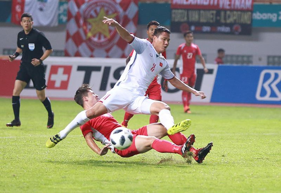 Olympic Việt Nam 2-0 Olympic Nepal: Văn Đức, Anh Đức tỏa sáng - 10
Anh Đức là điểm đến trong các đợt tấn công của Olympic Việt Nam