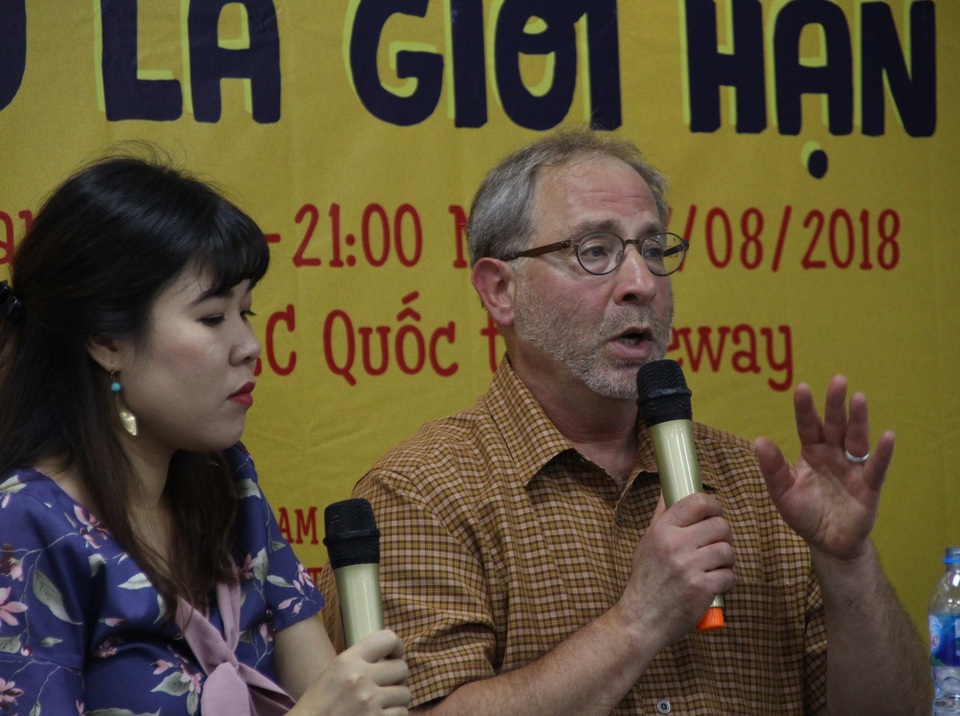 Hơn 68% trẻ em Việt Nam chịu hình phạt từ gia đình - 1 Chuyên gia Quốc tế Steven Foster - người có 20 năm kinh nghiệm đào tạo kỷ luật tích cực và giáo dục sớm. (Ảnh: Mỹ Hà).