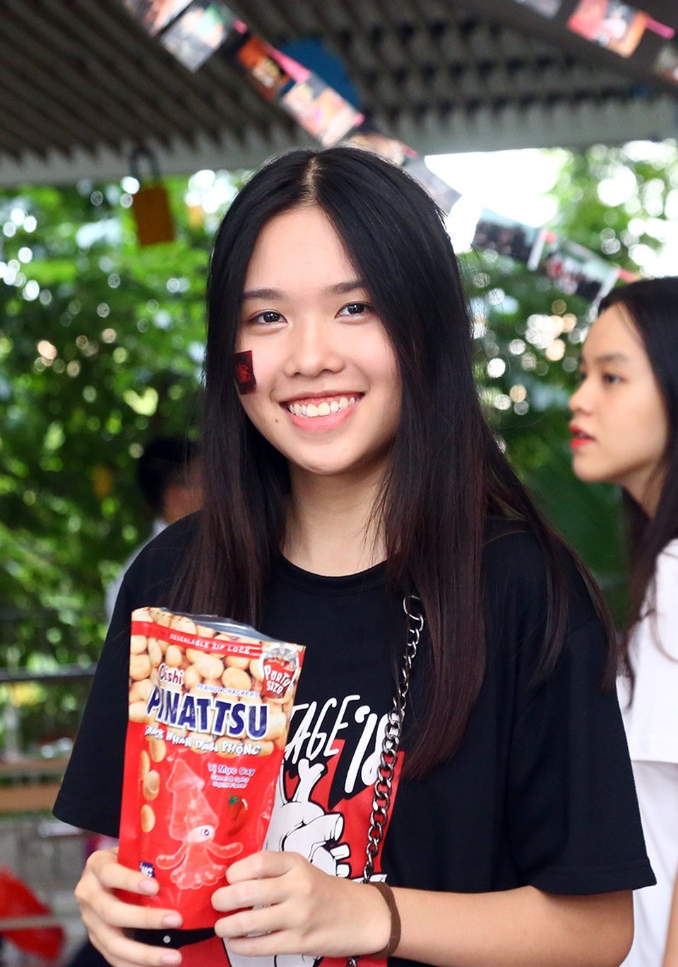 Nữ sinh chuyên Ams khoe sắc trong “Hội chợ Câu lạc bộ” - 3
Nụ cười tự tin của một thành viên CLB kịch
