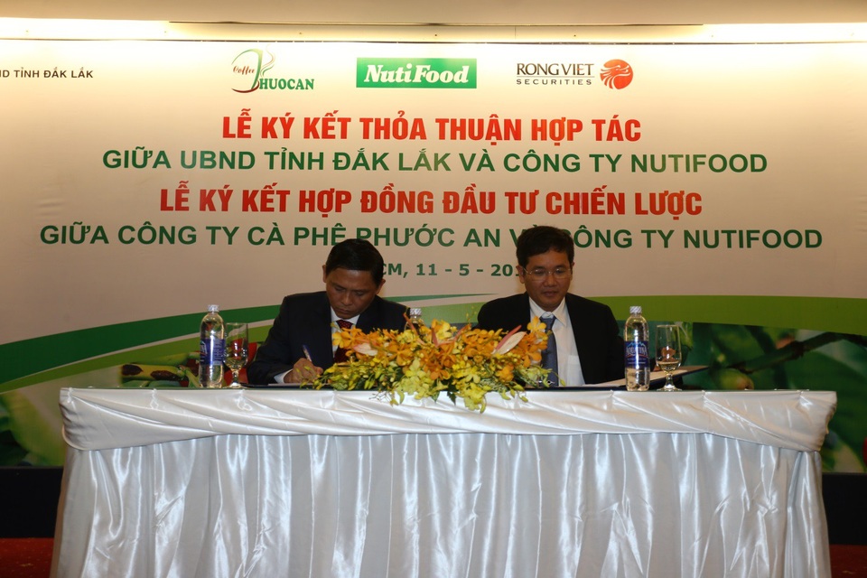Địa danh nào ở Việt Nam cho ra ly cà phê ngon hàng đầu? - 3 Lễ ký kết hợp tác giữa NutiFood với tỉnh Đắk Lắk và Công ty Phước An