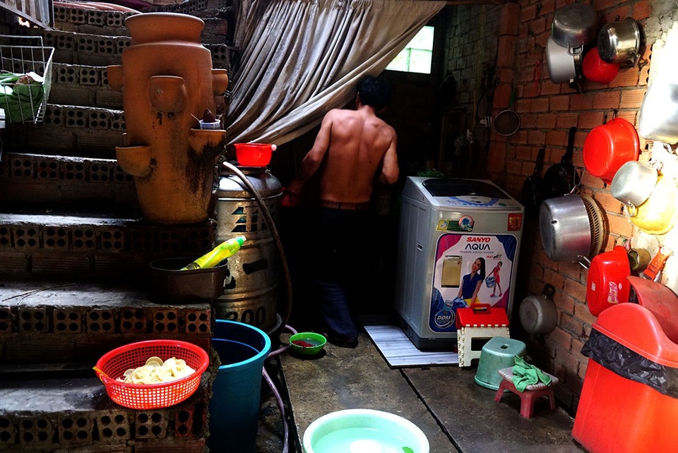 Cuộc sống bên trong xóm lao động ở biệt thự hoang giữa lòng Sài Gòn - 10