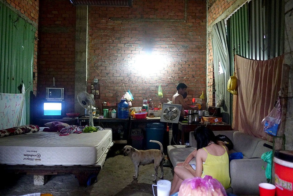 Những đồ vật bên trong đều được ông Hà mua lại từ những vị khách tây không sử dụng.