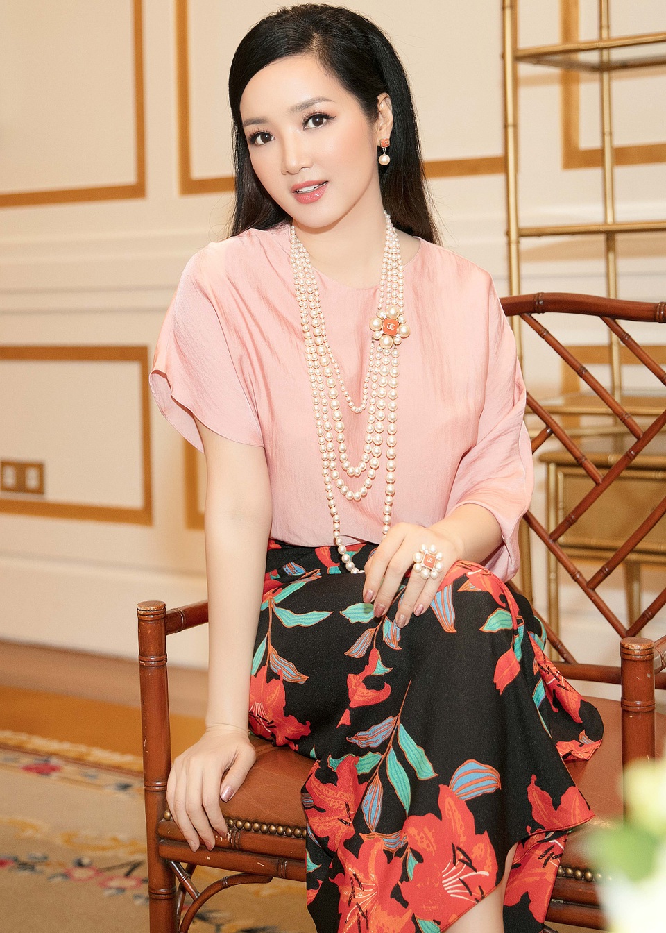 Người đẹp Việt đọ dáng với váy hoa - 2
Hoa hậu đền Hùng - Giáng My