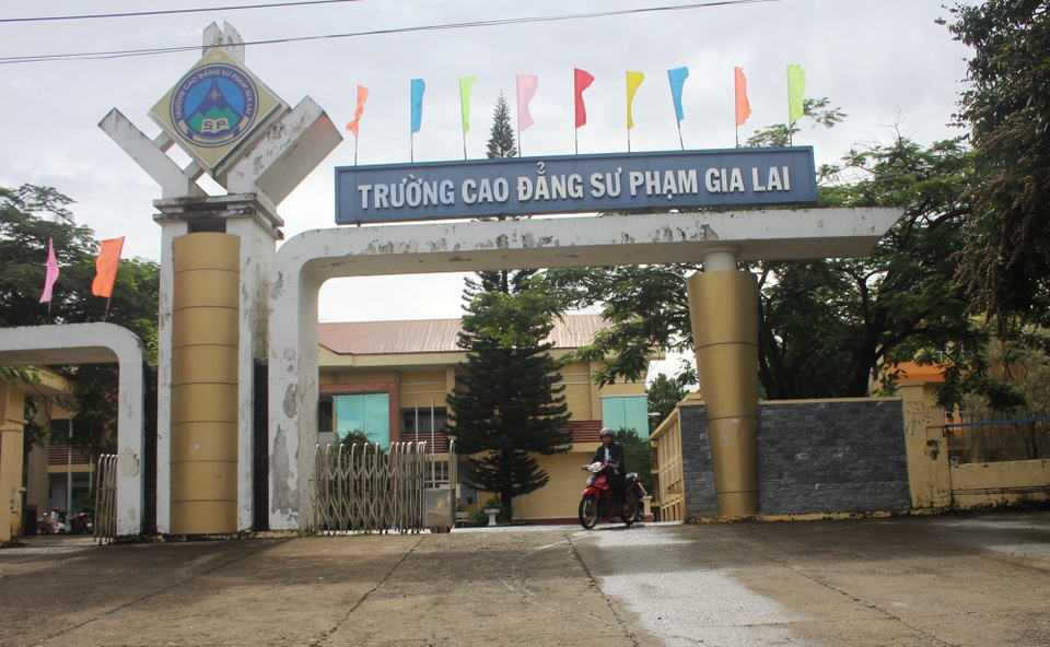 Tuyển sinh khó, nhiều trường cao đẳng, trung cấp dôi dư giảng viên - 2
Không tuyển được thí sinh, trường CĐ Sư phạm Gia Lai phải nâng điểm chuẩn lên 23 để thí sinh không đậu.