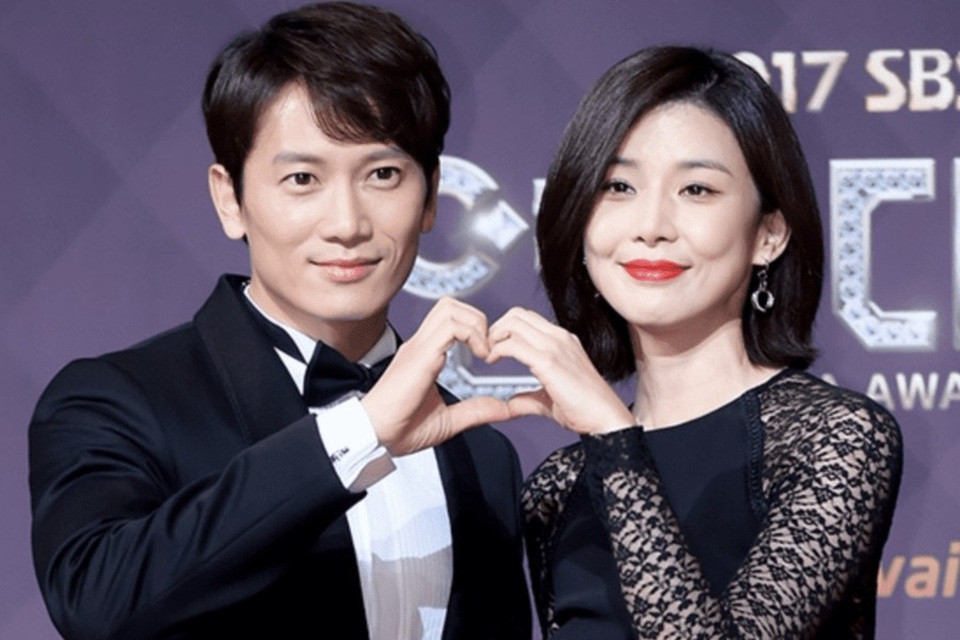 Cựu hoa hậu Hàn Quốc Lee Bo Young mang bầu lần hai - 1
Vợ chồng Lee Bo Young và Ji Sung sắp đón thêm đứa con thứ hai.